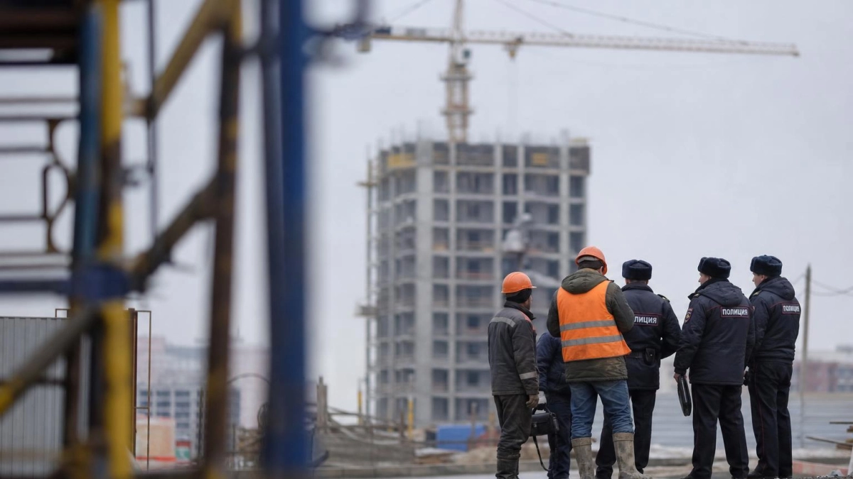 В Краснодаре на стройке выявили 12 нелегальных рабочих из числа мигрантов