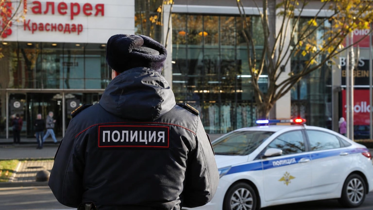 Полиция Краснодара проверяет сообщения о массовой драке у ТЦ на Московской