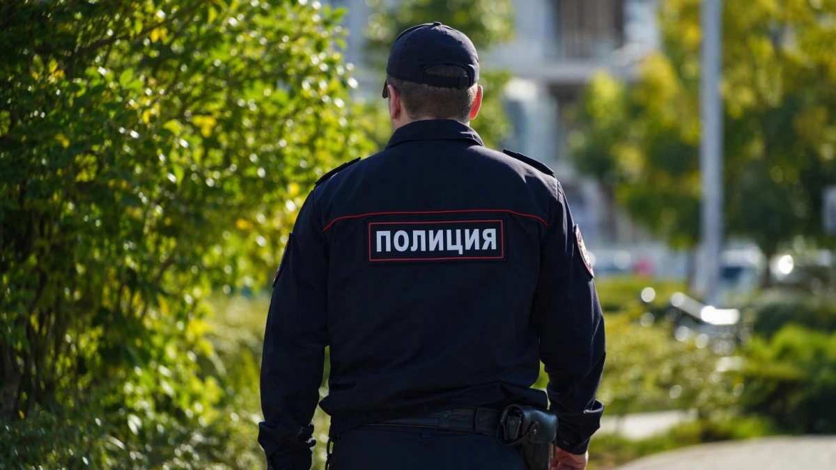 Жительнице Сочи назначили 12 суток ареста за фото с запрещенной символикой