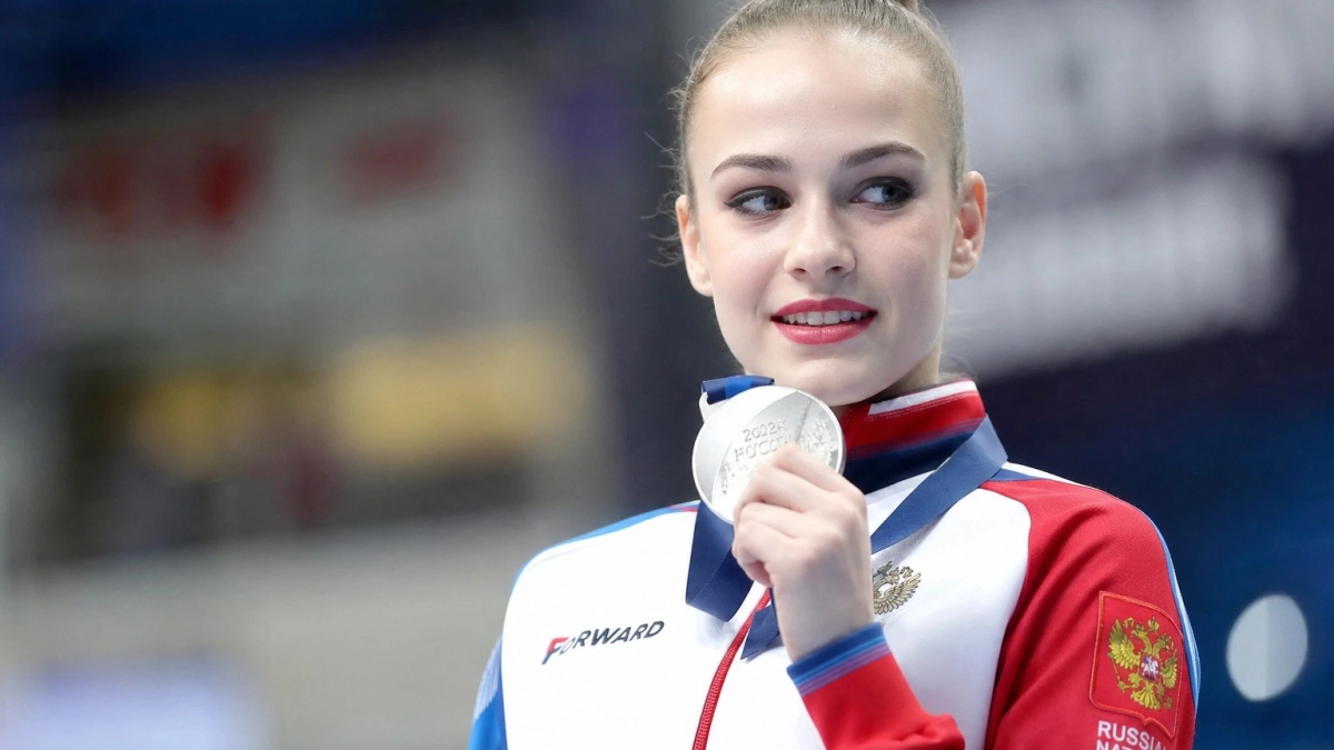 18-летняя гимнастка из Анапы Людмила Рощина завоевала серебро чемпионата мира в Роттердаме