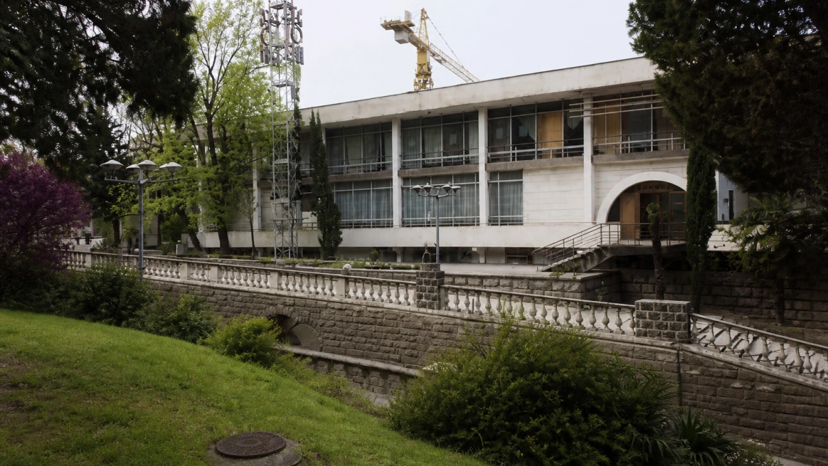 Город частников и стихийных рынков: архивные кадры еще не гламурного Сочи 1990-х
