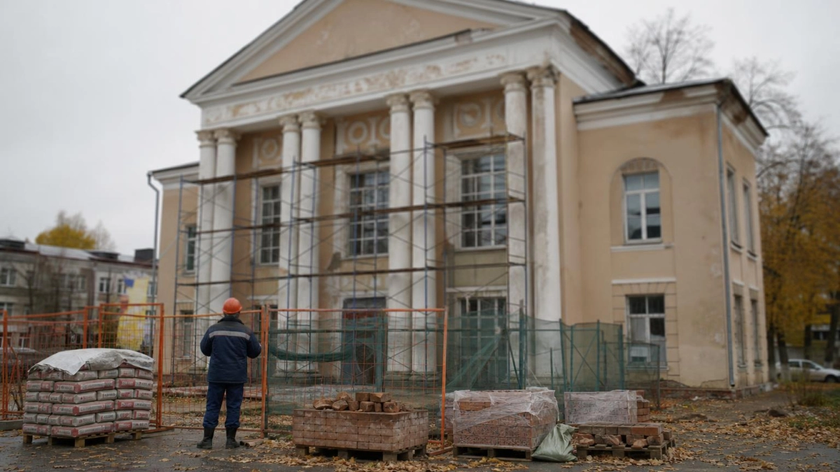 На Кубани подрядчик ремонта ДК потратил 5 млн рублей аванса на личные нужды