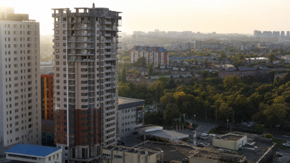 Почти 400 дольщиков ждут 10 лет: почему в Краснодаре не могут сдать два последних долгостроя